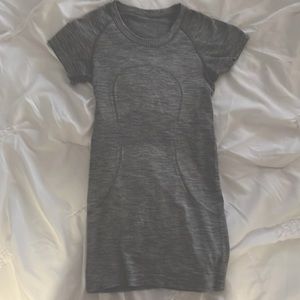 Lululemon short sleeve shirt